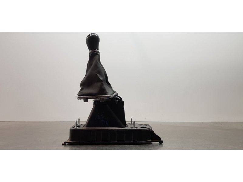 Recambio de palanca cambio para volkswagen tiguan edition bmt referencia OEM IAM 5QA711049C  