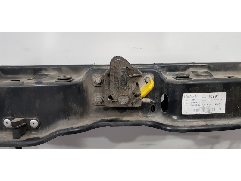 Recambio de panel frontal para lancia ypsilon (402) silver referencia OEM IAM 51833634   Recambio de panel frontal para lancia ypsilon (402) silver referencia OEM IAM 51833634