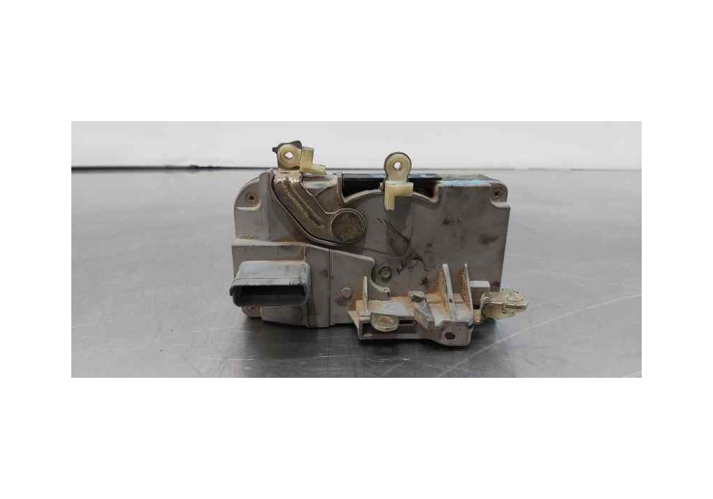 Recambio de cerradura puerta delantera izquierda para citroen c5 berlina 2.2 hdi vivace referencia OEM IAM 9135J1  