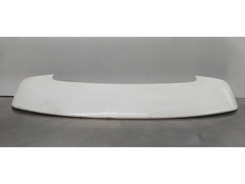 Recambio de aleron trasero para toyota avensis touring sports executive referencia OEM IAM 7687105909  