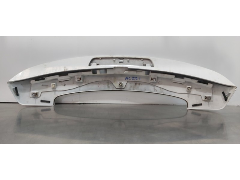 Recambio de aleron trasero para toyota avensis touring sports executive referencia OEM IAM 7687105909  