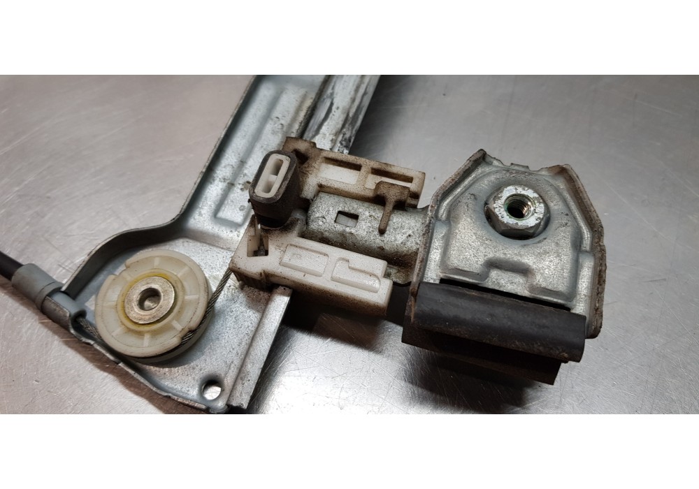 Recambio de elevalunas delantero derecho para mitsubishi colt berlina 3 (cz) 1.1 inform referencia OEM IAM 5713A136   Recambio de elevalunas delantero derecho para mitsubishi colt berlina 3 (cz) 1.1 inform referencia OEM IAM 5713A136