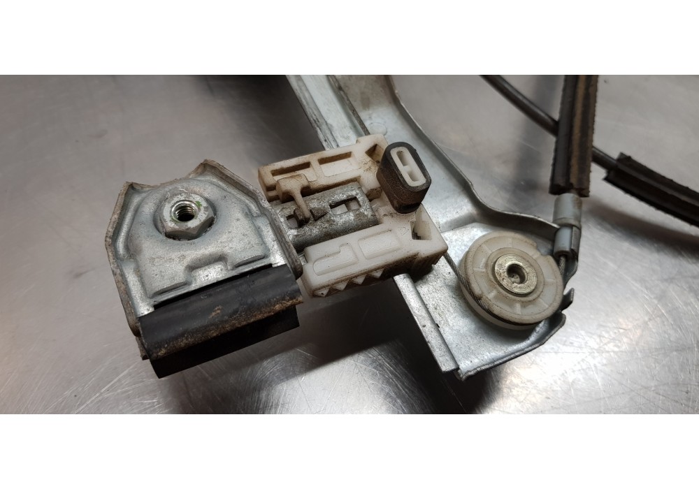 Recambio de elevalunas delantero derecho para mitsubishi colt berlina 3 (cz) 1.1 inform referencia OEM IAM 5713A136   Recambio de elevalunas delantero derecho para mitsubishi colt berlina 3 (cz) 1.1 inform referencia OEM IAM 5713A136