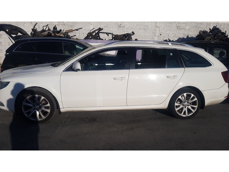 skoda superb combi (3t5) del año 2012