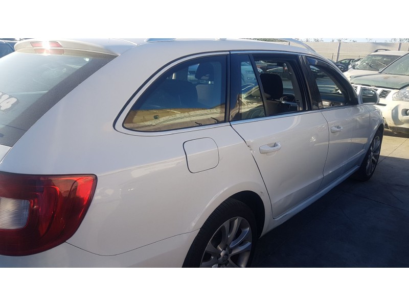 skoda superb combi (3t5) del año 2012