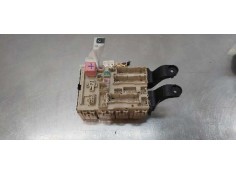Recambio de caja reles / fusibles para toyota avensis touring sports executive referencia OEM IAM 8273005J70  