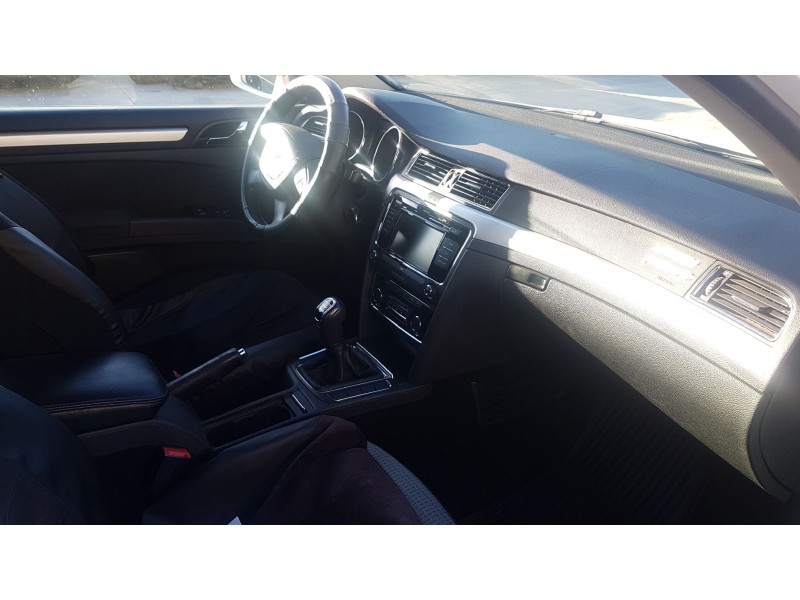 skoda superb combi (3t5) del año 2012