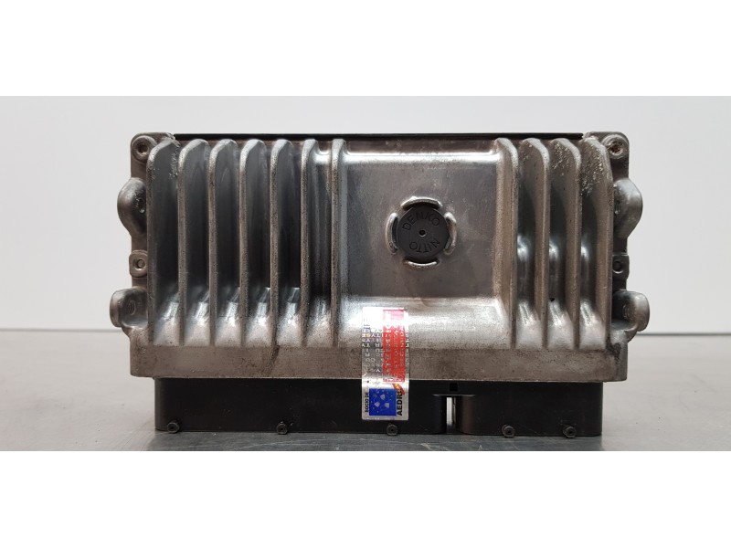 Recambio de centralita motor uce para toyota avensis touring sports executive referencia OEM IAM 8966105F40  