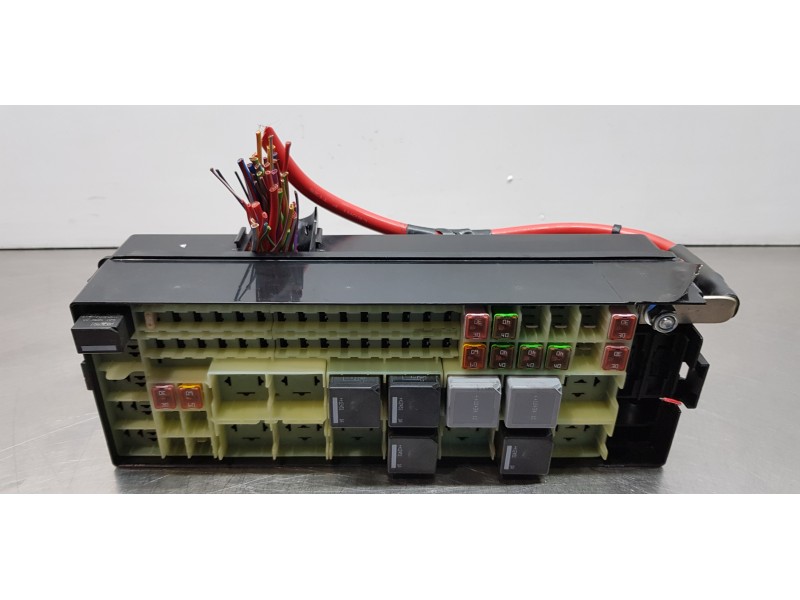 Recambio de caja reles / fusibles para land rover range rover vogue referencia OEM IAM   