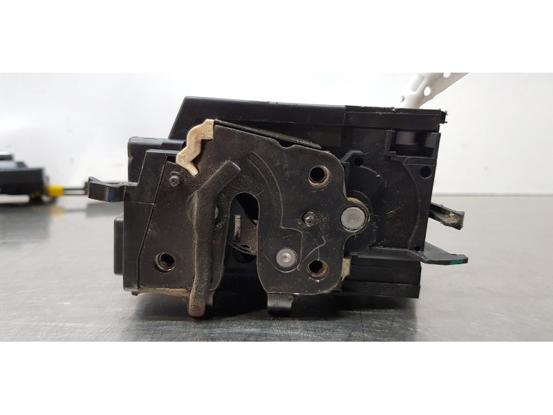 Recambio de cerradura puerta trasera derecha para peugeot 308 sw active referencia OEM IAM 9810309880  