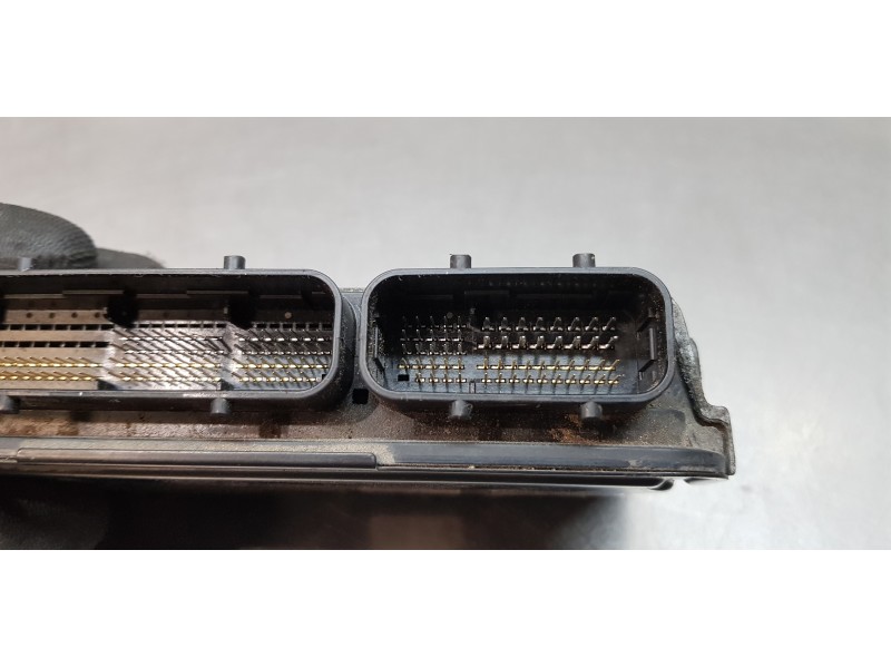 Recambio de centralita motor uce para toyota avensis touring sports executive referencia OEM IAM 8966105F40  