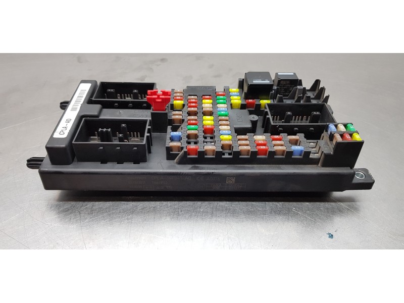 Recambio de caja reles / fusibles para land rover range rover vogue referencia OEM IAM LR033720  