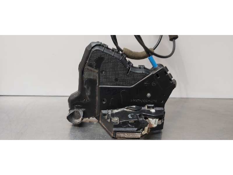 Recambio de cerradura puerta delantera derecha para toyota avensis touring sports executive referencia OEM IAM 6903005131  