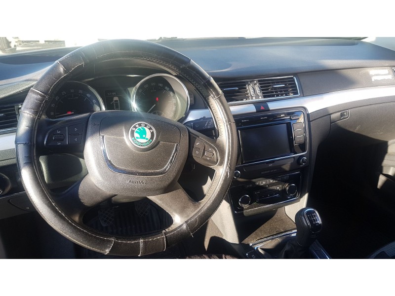 skoda superb combi (3t5) del año 2012