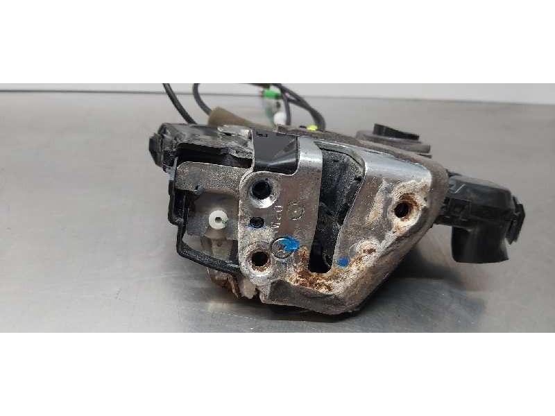 Recambio de cerradura puerta delantera derecha para toyota avensis touring sports executive referencia OEM IAM 6903005131  