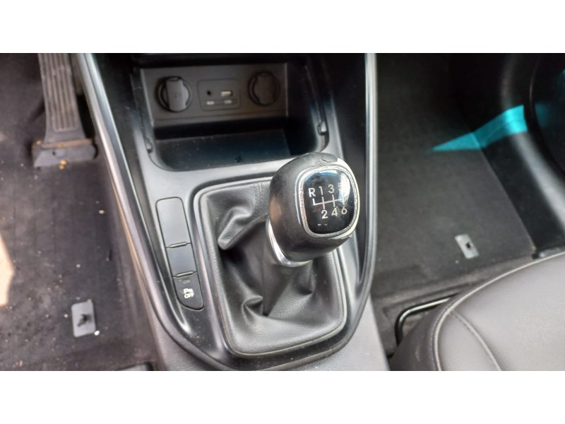 kia carens ( ) del año 2016