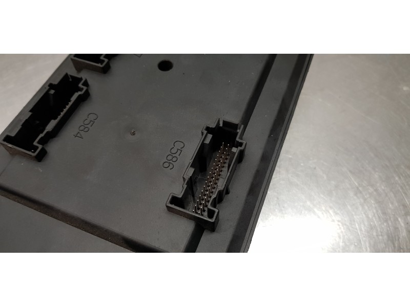 Recambio de caja reles / fusibles para land rover range rover vogue referencia OEM IAM LR033720  