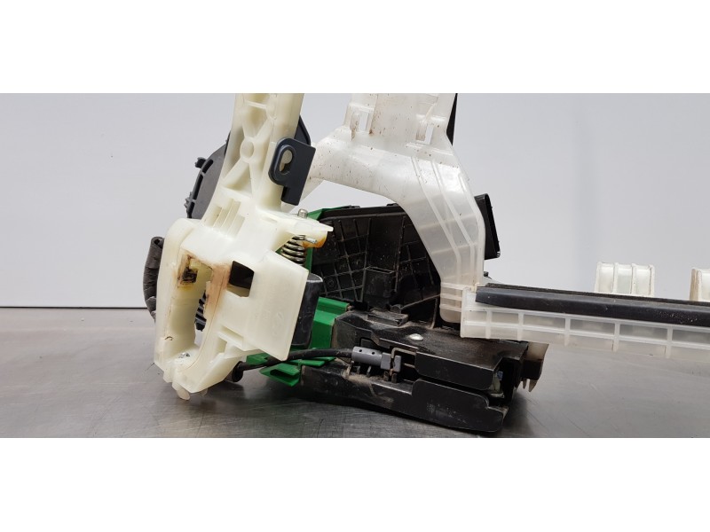 Recambio de cerradura puerta delantera derecha para hyundai i30 fastback tecno referencia OEM IAM 81320G3050  