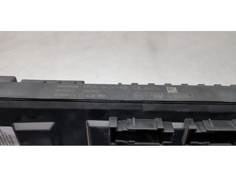 Recambio de caja reles / fusibles para land rover range rover vogue referencia OEM IAM LR033720  