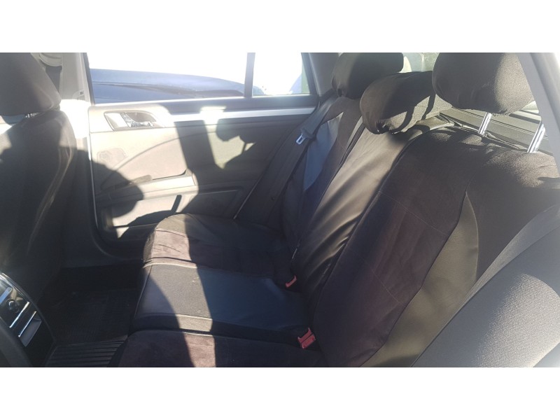 skoda superb combi (3t5) del año 2012