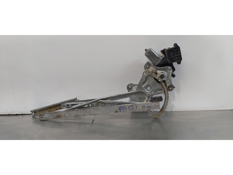 Recambio de elevalunas delantero derecho para toyota avensis touring sports executive referencia OEM IAM 6981005071  