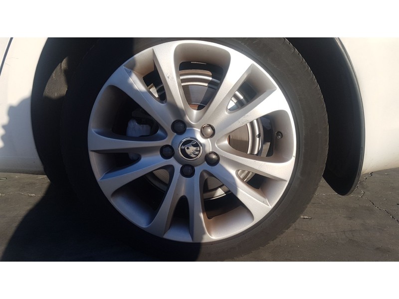 skoda superb combi (3t5) del año 2012