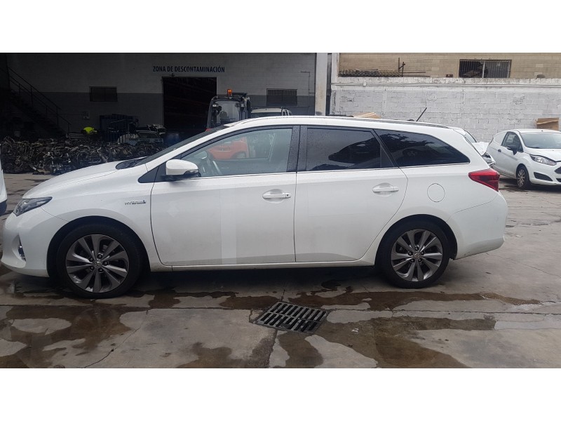 toyota auris touring sports (e18) del año 2015
