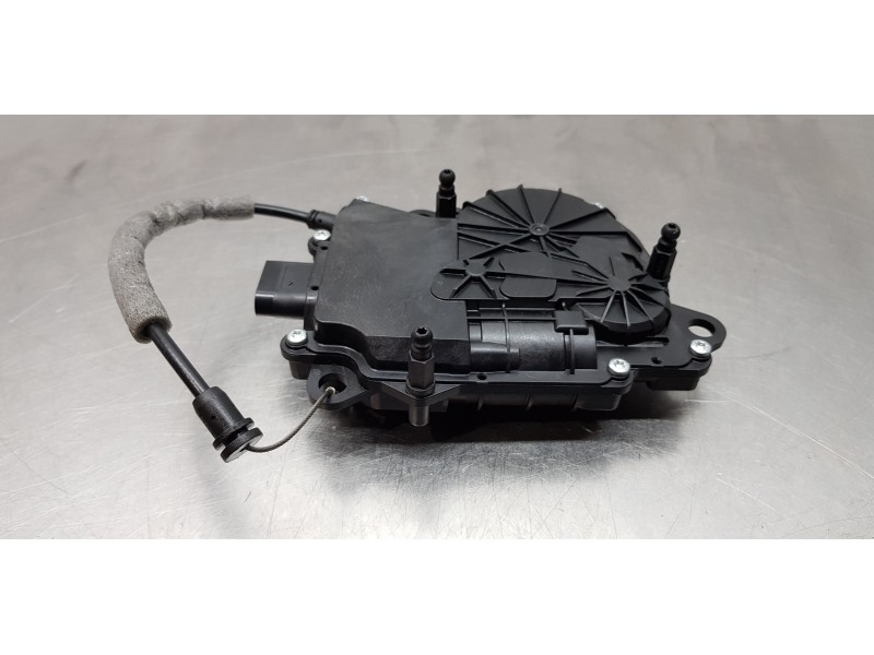 Recambio de motor cierre centralizado porton para land rover range rover vogue referencia OEM IAM LR034351  