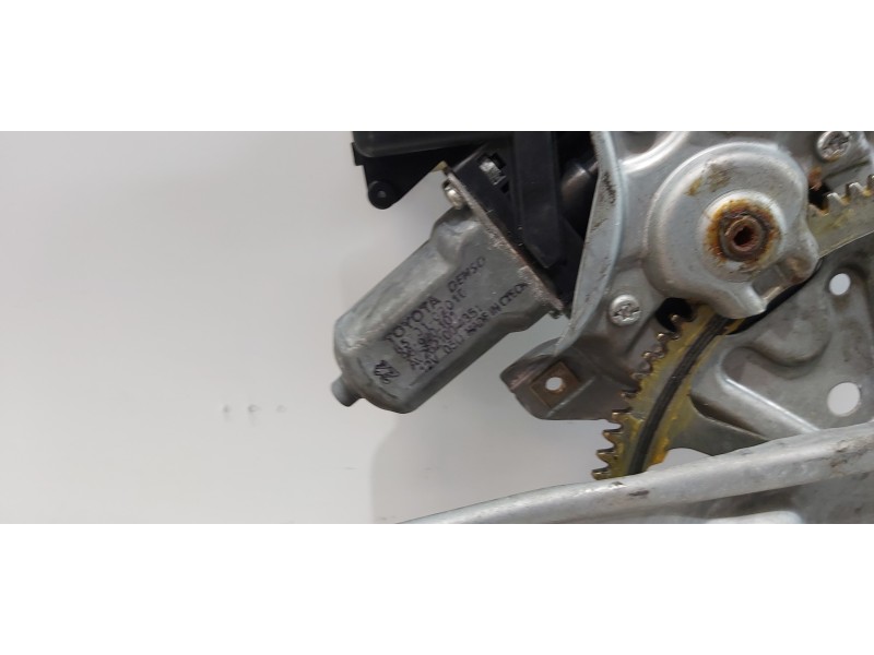 Recambio de elevalunas trasero izquierdo para toyota avensis touring sports executive referencia OEM IAM 6984005131  