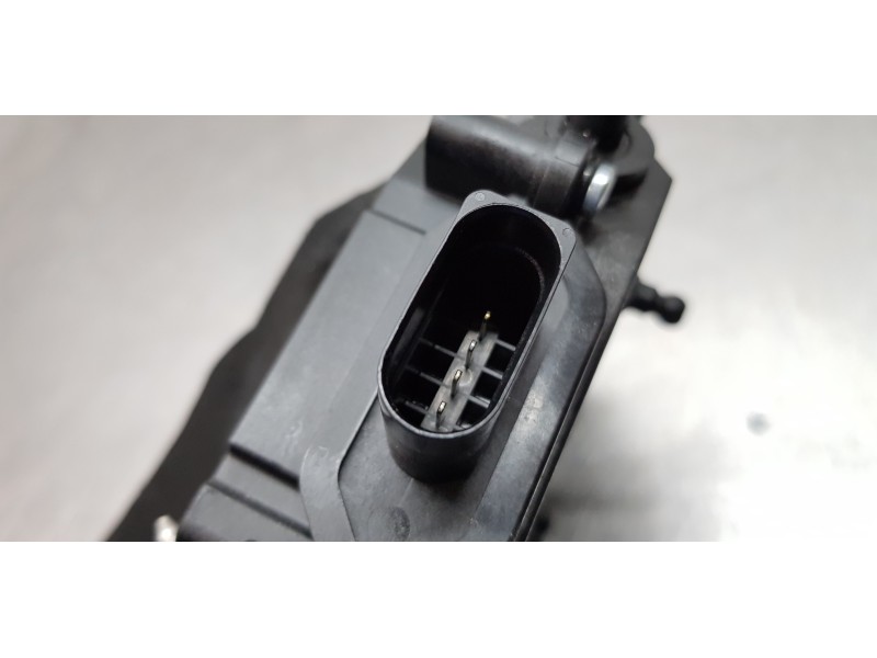 Recambio de motor cierre centralizado porton para land rover range rover vogue referencia OEM IAM LR034351  