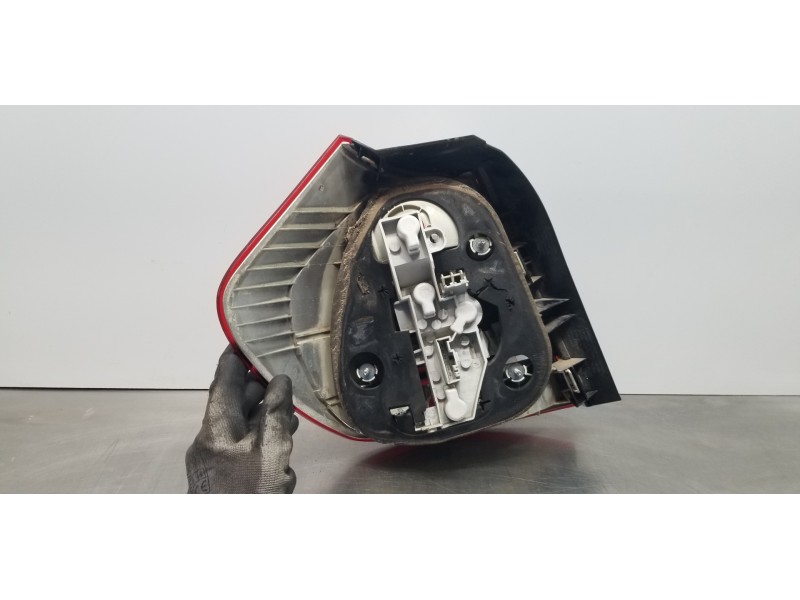 Recambio de piloto trasero derecho para bmw serie 1 berlina (e81/e87) 120d referencia OEM IAM 63217164956   Recambio de piloto trasero derecho para bmw serie 1 berlina (e81/e87) 120d referencia OEM IAM 63217164956