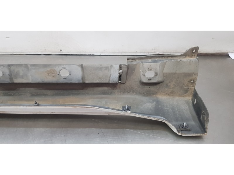 Recambio de faldon lateral para toyota avensis touring sports executive referencia OEM IAM 7586005901  