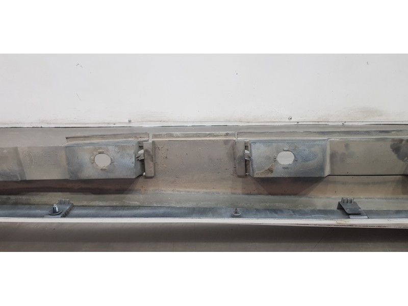 Recambio de faldon lateral para toyota avensis touring sports executive referencia OEM IAM 7586005901  