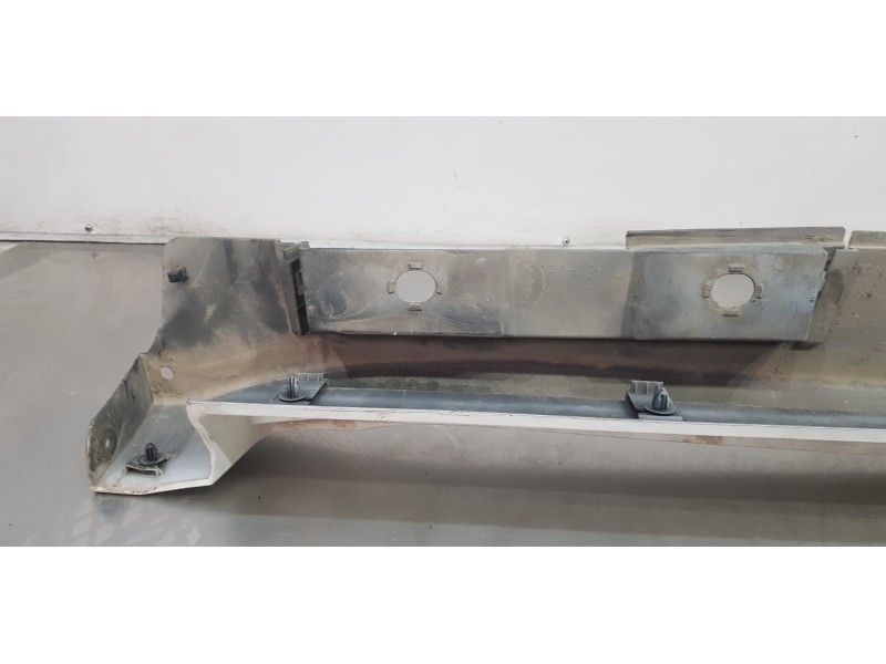 Recambio de faldon lateral para toyota avensis touring sports executive referencia OEM IAM 7586005901  