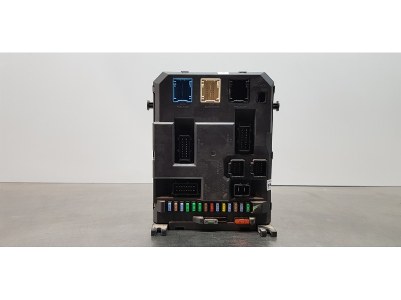 Recambio de caja reles / fusibles para peugeot 207 sw sport referencia OEM IAM 9664983480 22661F01 