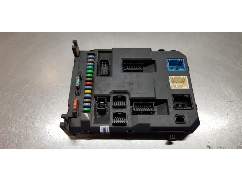 Recambio de caja reles / fusibles para peugeot 207 sw sport referencia OEM IAM 9664983480 22661F01 
