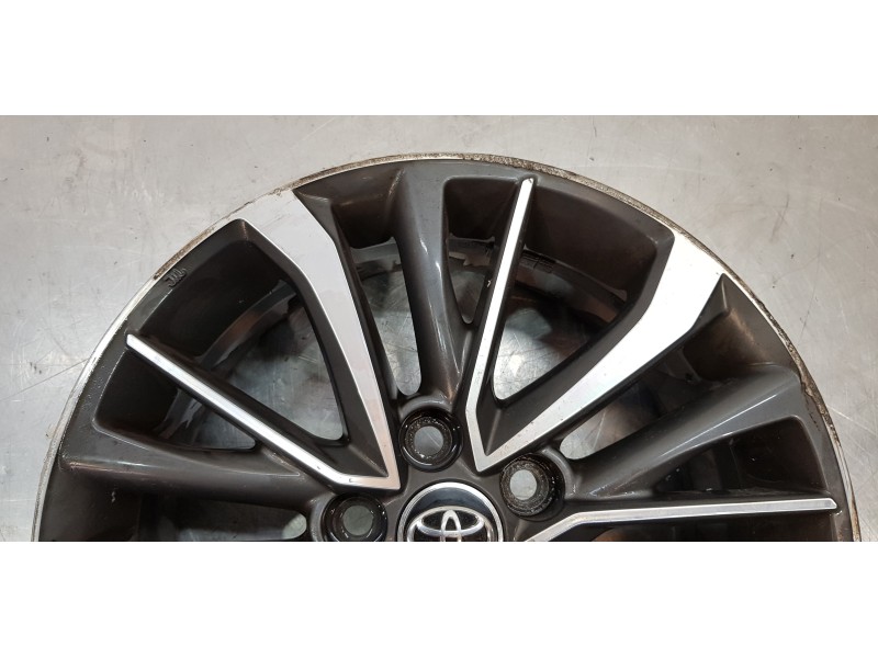 Recambio de llanta para toyota avensis touring sports executive referencia OEM IAM 4261105370  