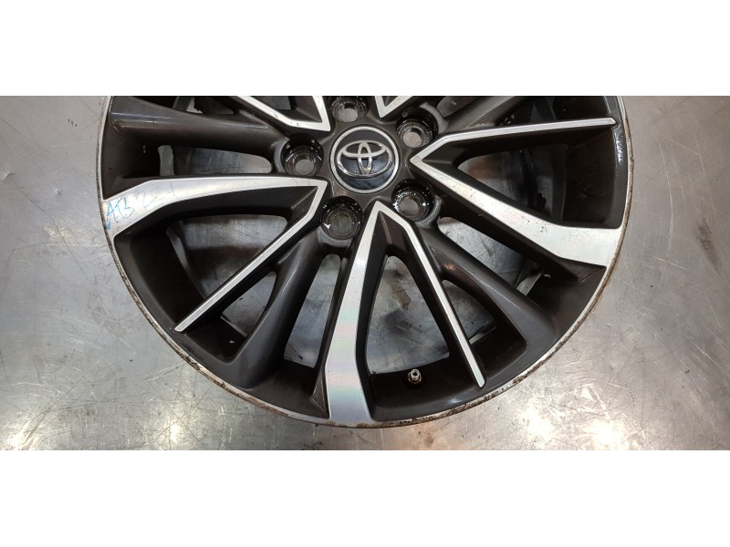Recambio de llanta para toyota avensis touring sports executive referencia OEM IAM 4261105370  