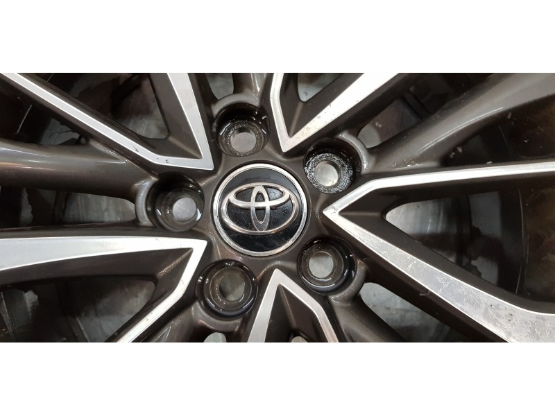 Recambio de llanta para toyota avensis touring sports executive referencia OEM IAM 4261105370  