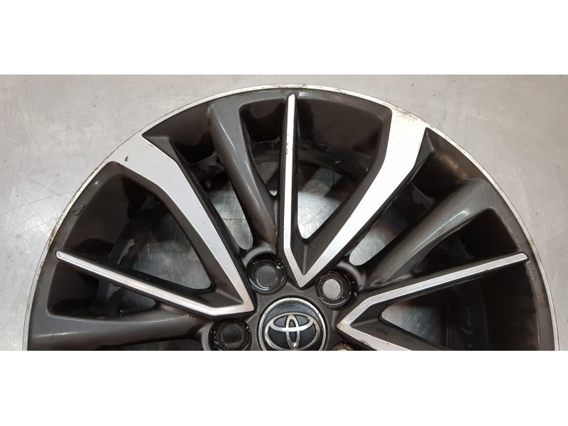 Recambio de llanta para toyota avensis touring sports executive referencia OEM IAM 4261105370  