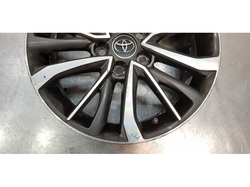 Recambio de llanta para toyota avensis touring sports executive referencia OEM IAM 4261105370  