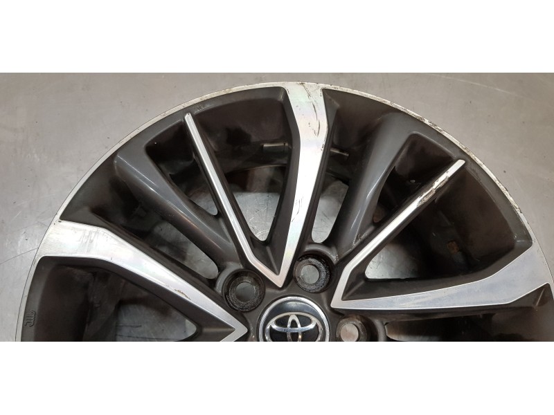 Recambio de llanta para toyota avensis touring sports executive referencia OEM IAM 4261105370  