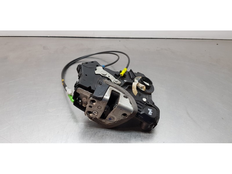 Recambio de cerradura puerta delantera derecha para toyota auris luna+ referencia OEM IAM 6903002220  