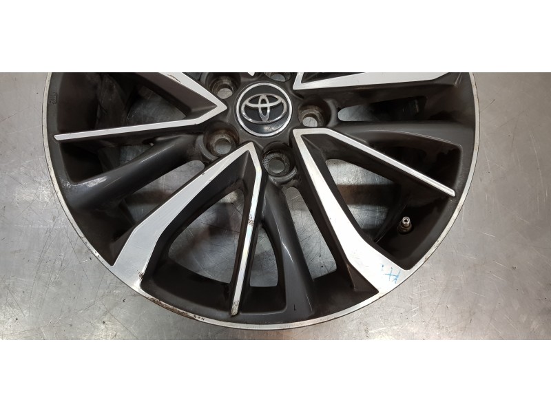 Recambio de llanta para toyota avensis touring sports executive referencia OEM IAM 4261105370  