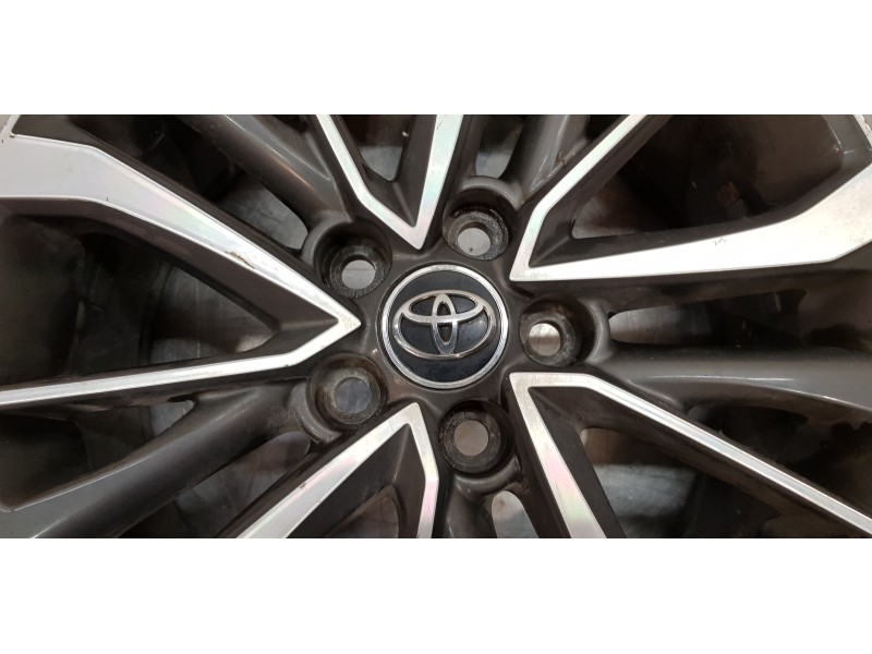 Recambio de llanta para toyota avensis touring sports executive referencia OEM IAM 4261105370  