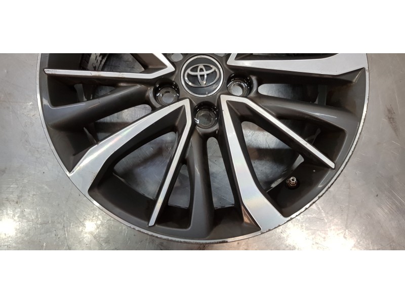Recambio de llanta para toyota avensis touring sports executive referencia OEM IAM 4261105370  