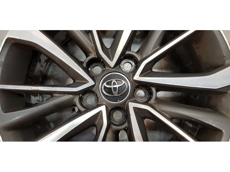 Recambio de llanta para toyota avensis touring sports executive referencia OEM IAM 4261105370  