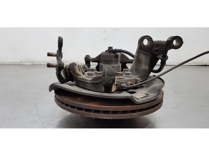 Recambio de mangueta delantera derecha para toyota avensis touring sports executive referencia OEM IAM 4321105090  