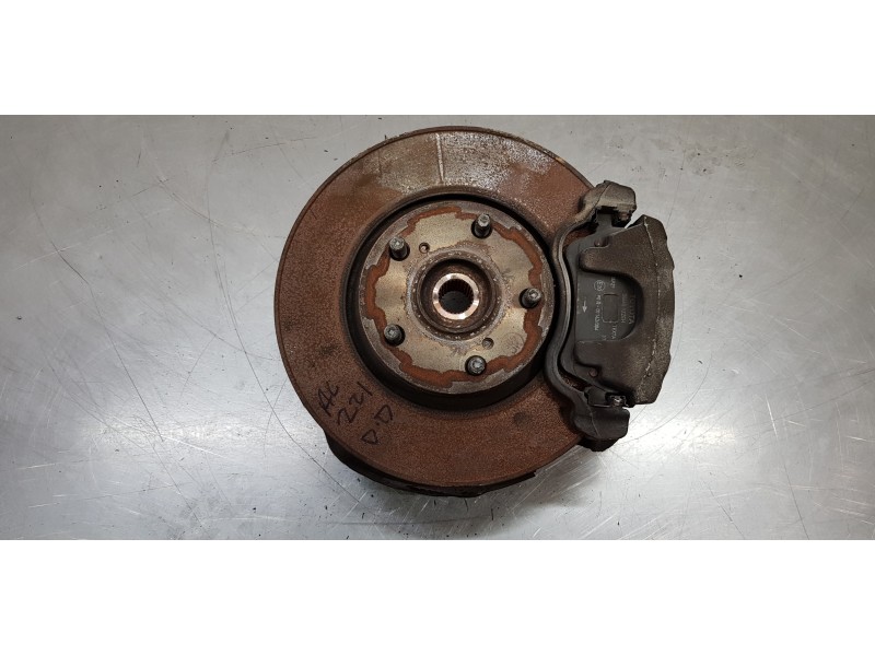 Recambio de mangueta delantera derecha para toyota avensis touring sports executive referencia OEM IAM 4321105090  