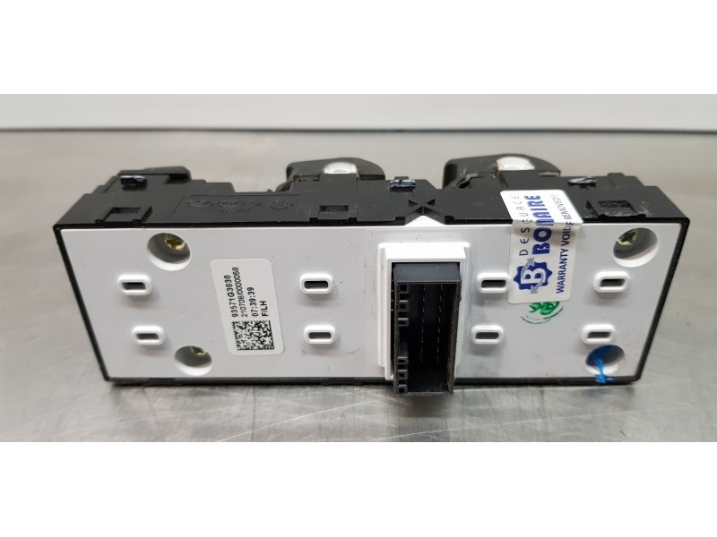 Recambio de mando elevalunas delantero izquierdo para hyundai i30 fastback tecno referencia OEM IAM 93571G3030PMP 93571G3030 
